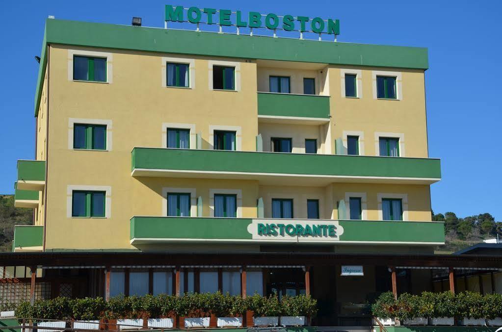 Motel Boston Silvi Marina Exterior photo